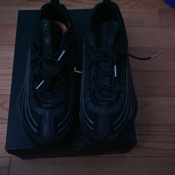 nike shoes - Picture 1 of 3